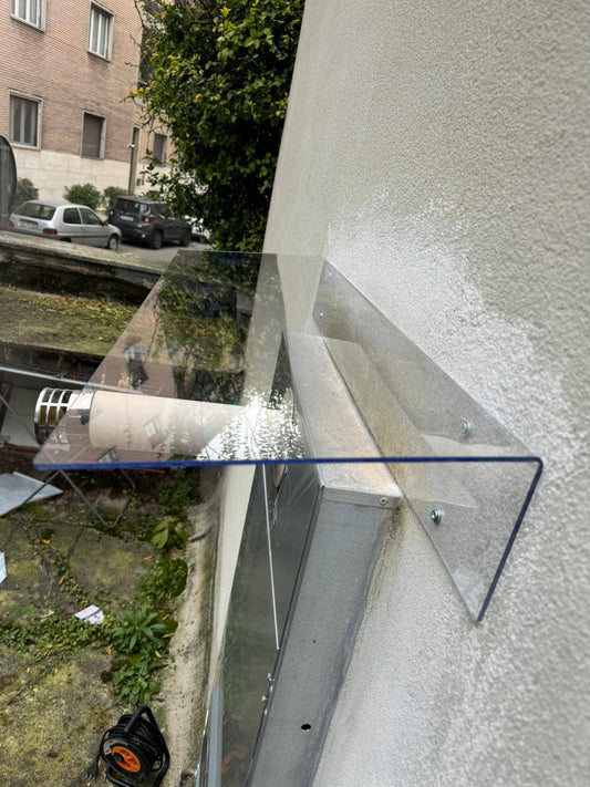 Pensilina su Misura in Policarbonato: Una Soluzione Elegante e Funzionale