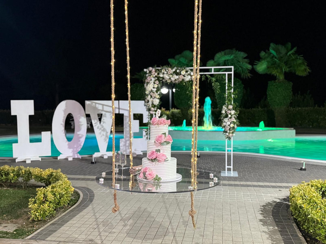 Scenografia matrimonio con base plexiglass per torta