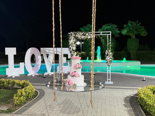 Scenografia matrimonio con base plexiglass per torta