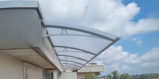 Pensiline: la soluzione moderna per sostituire vecchie coperture