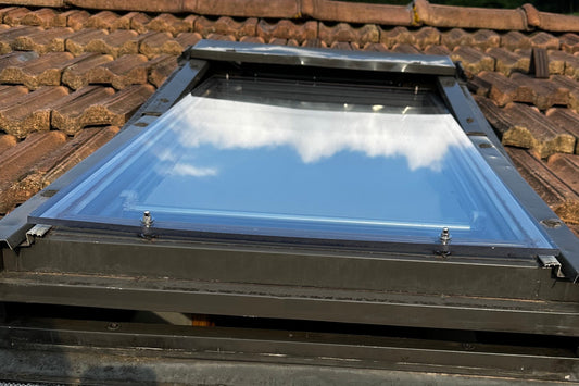 Come proteggere una finestra Velux dalla grandine con una lastra in policarbonato su misura