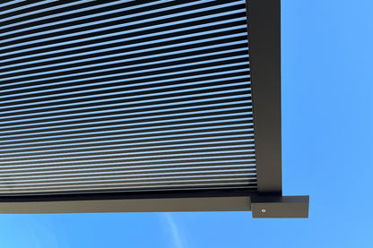Dettaglio policarbonato antiurto con effetto ombreggiante
