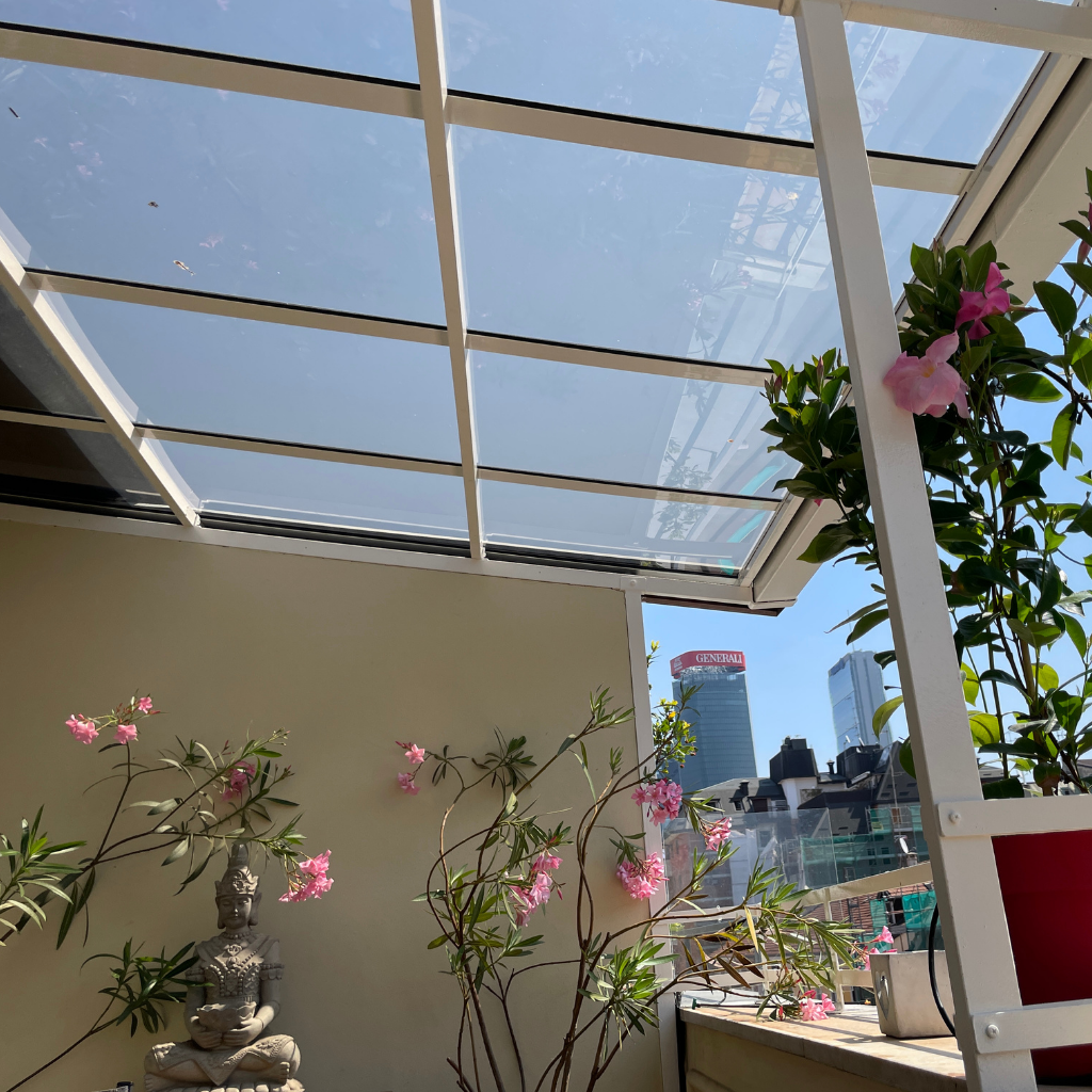 Sistema di giunzione in alluminio bianco per tettoie