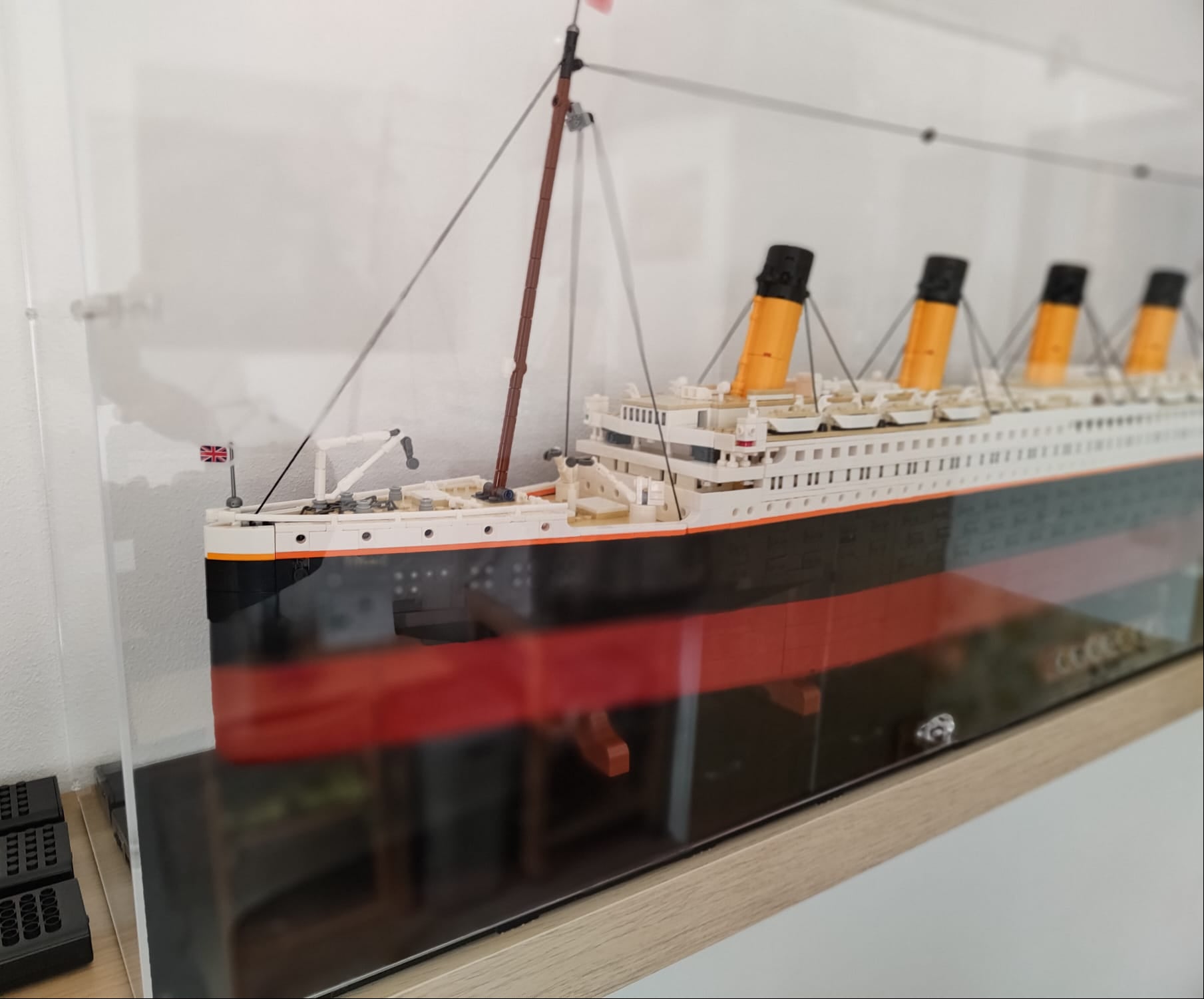 Teca in plexiglass trasparente per Lego Titanic